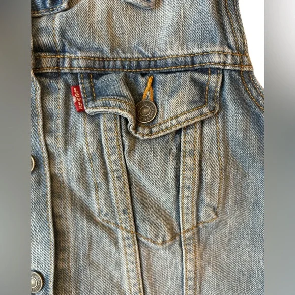Levi's Classic Denim Trucker Vest for Fall Women’s size M - Picture 3 of 9